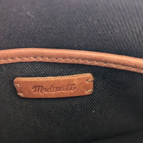 Madewell Simple Crossbody Bag - Picture 4 of 5